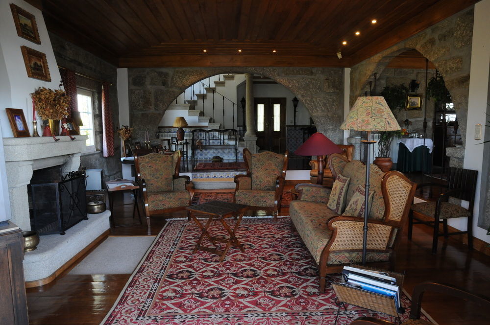 Casa De Canilhas Mesao Frio