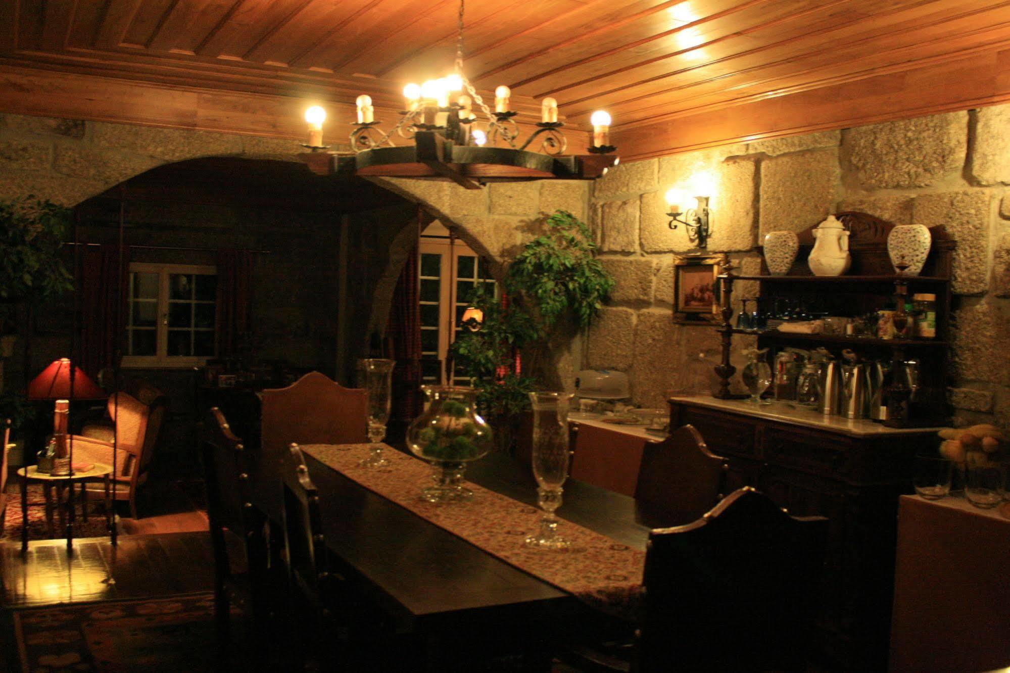 Casa De Canilhas Mesao Frio